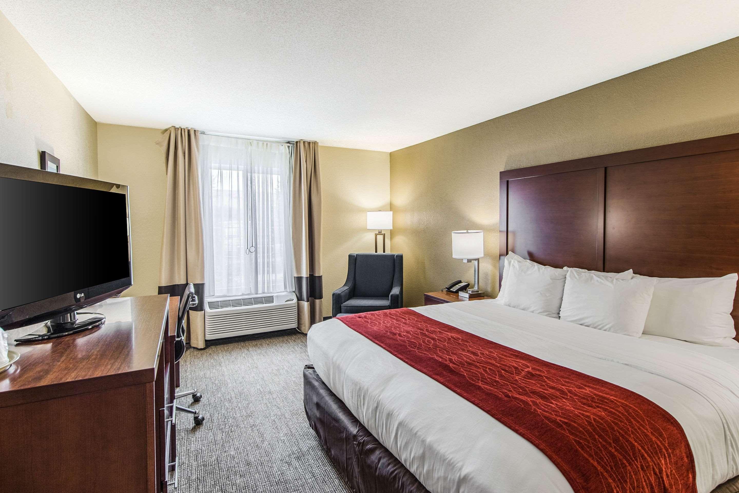 Comfort Inn & Suites Greenwood Near University Екстериор снимка