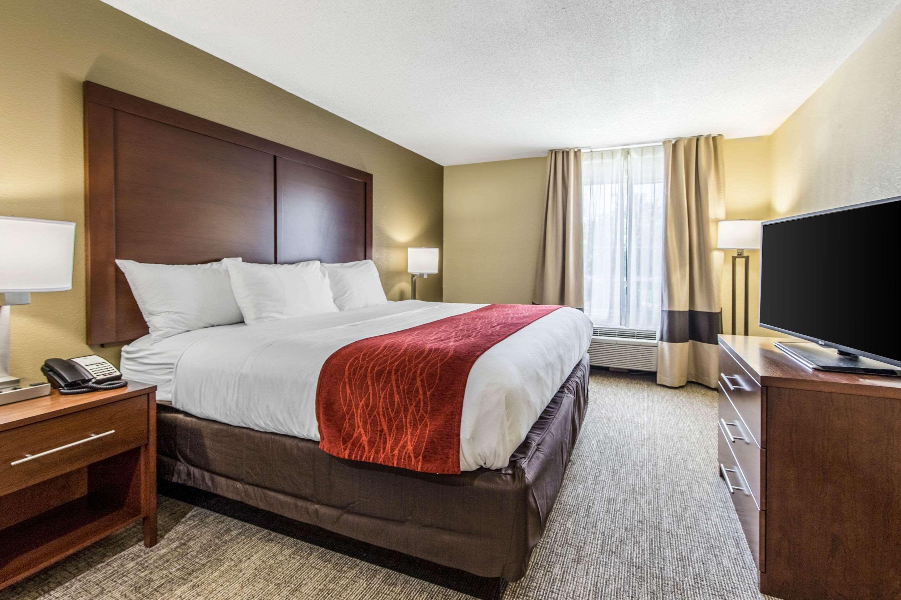 Comfort Inn & Suites Greenwood Near University Екстериор снимка