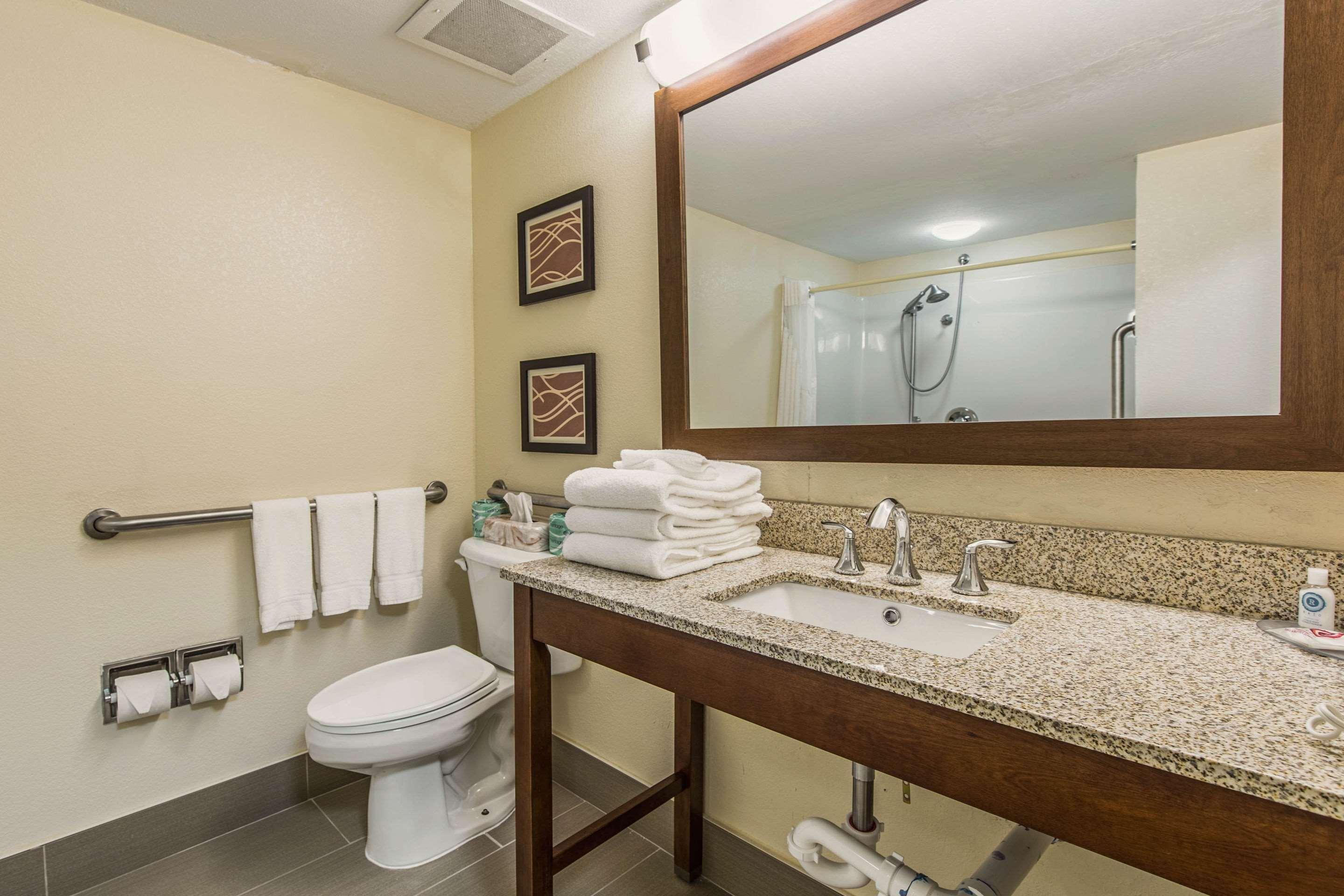 Comfort Inn & Suites Greenwood Near University Екстериор снимка
