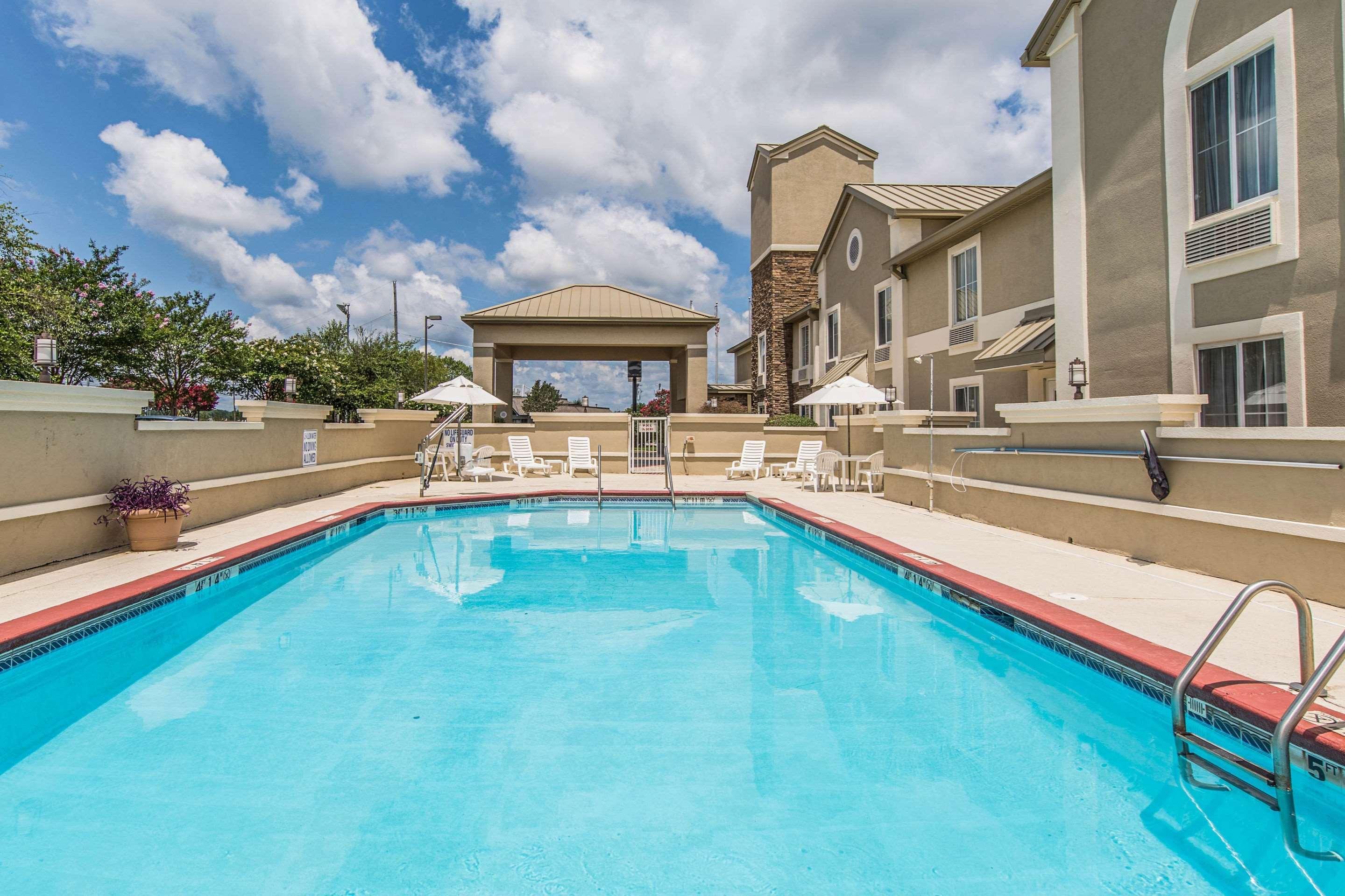 Comfort Inn & Suites Greenwood Near University Екстериор снимка