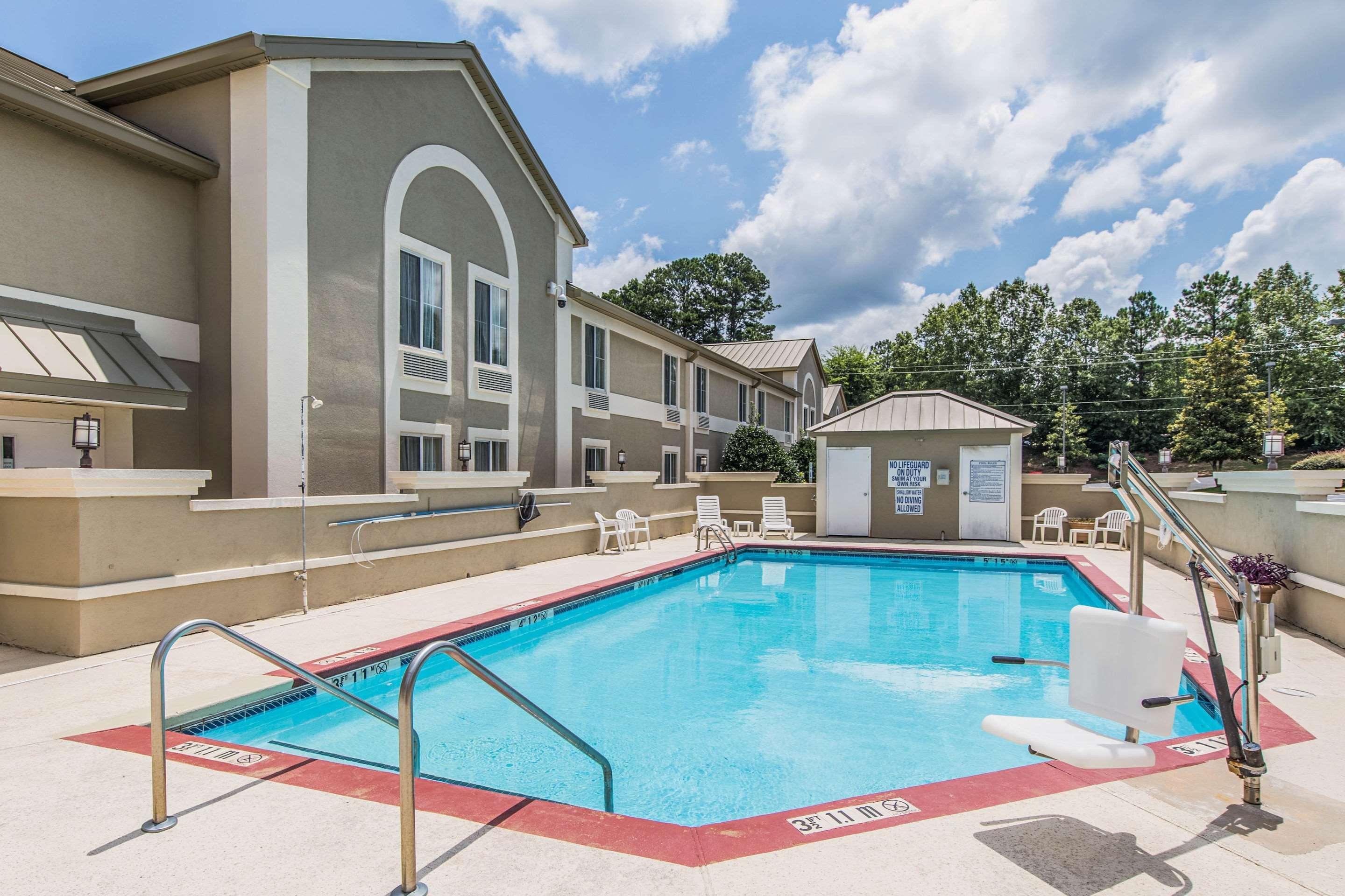Comfort Inn & Suites Greenwood Near University Екстериор снимка