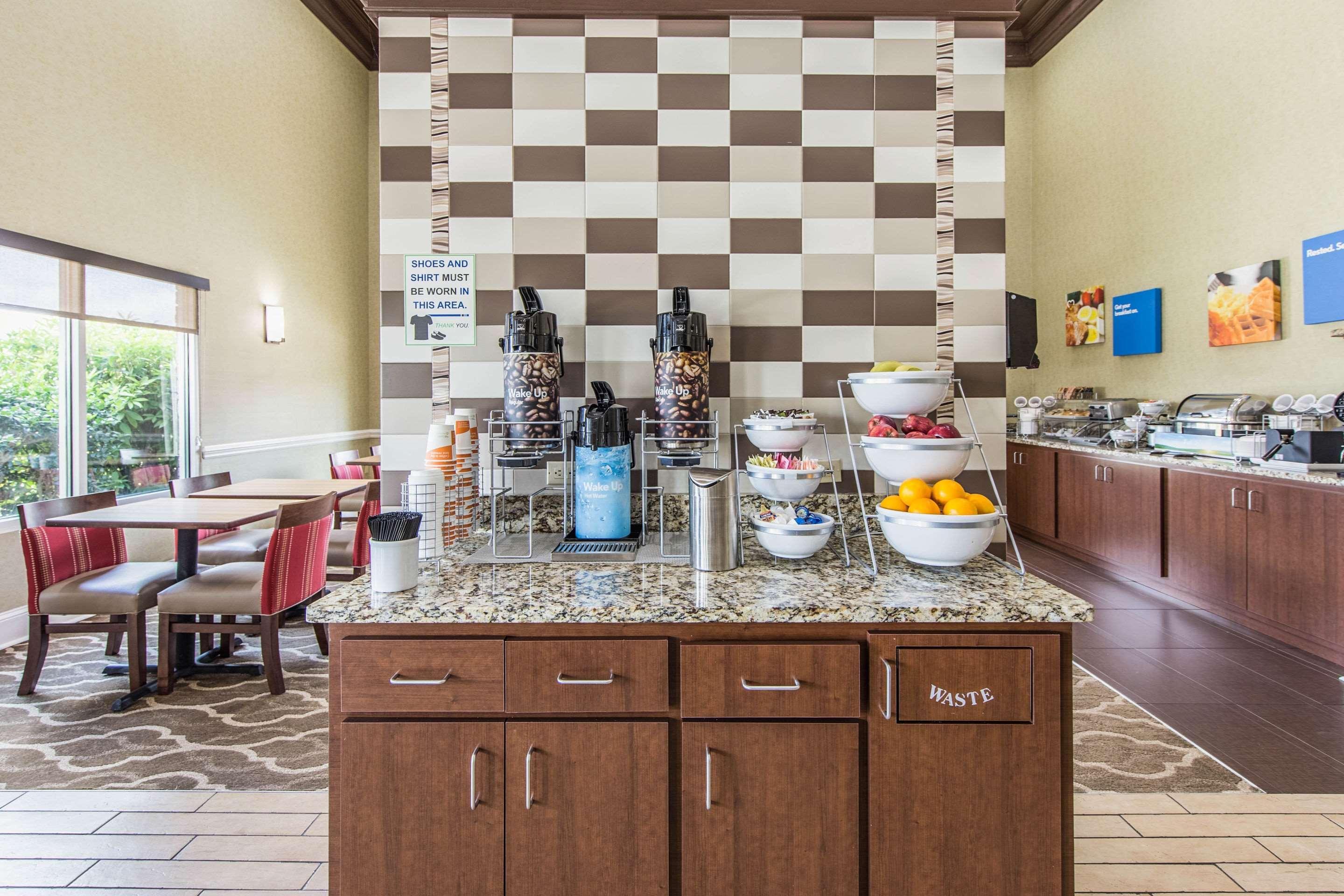 Comfort Inn & Suites Greenwood Near University Екстериор снимка