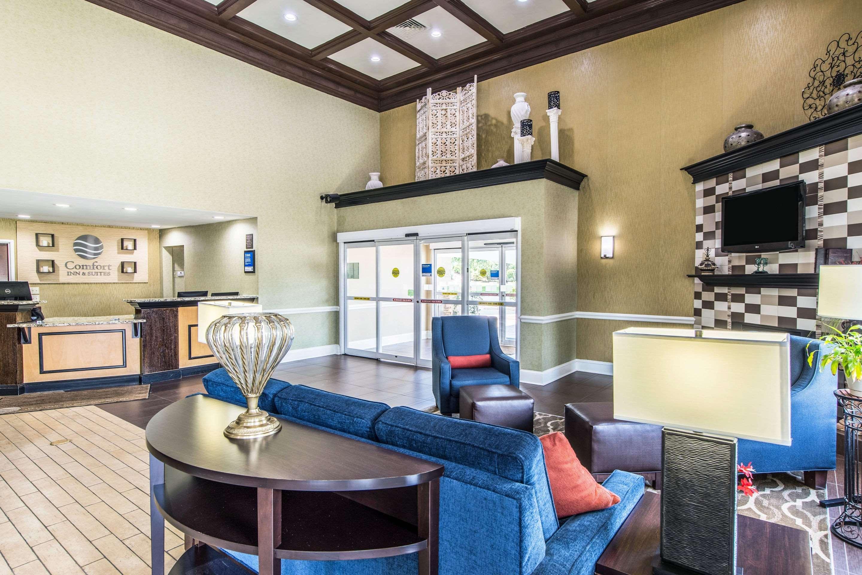 Comfort Inn & Suites Greenwood Near University Екстериор снимка