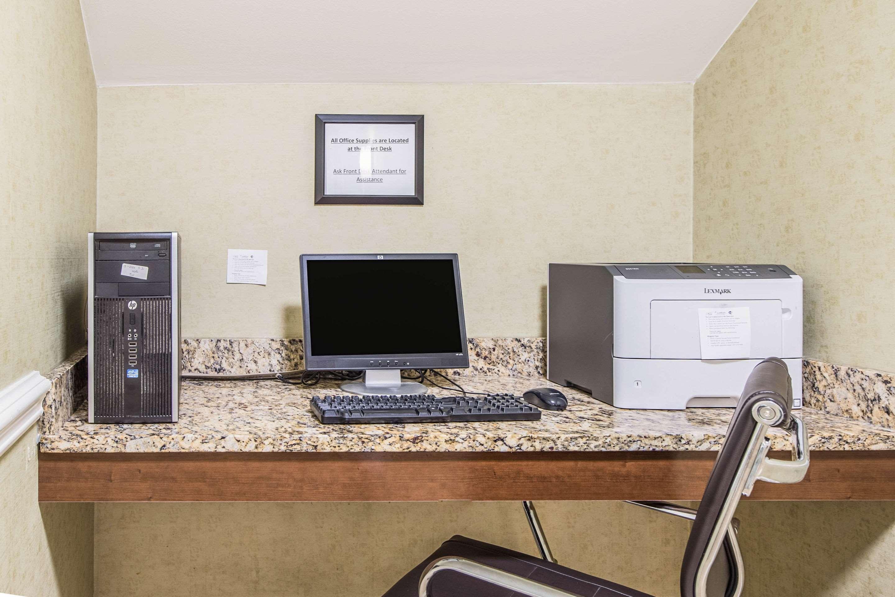 Comfort Inn & Suites Greenwood Near University Екстериор снимка