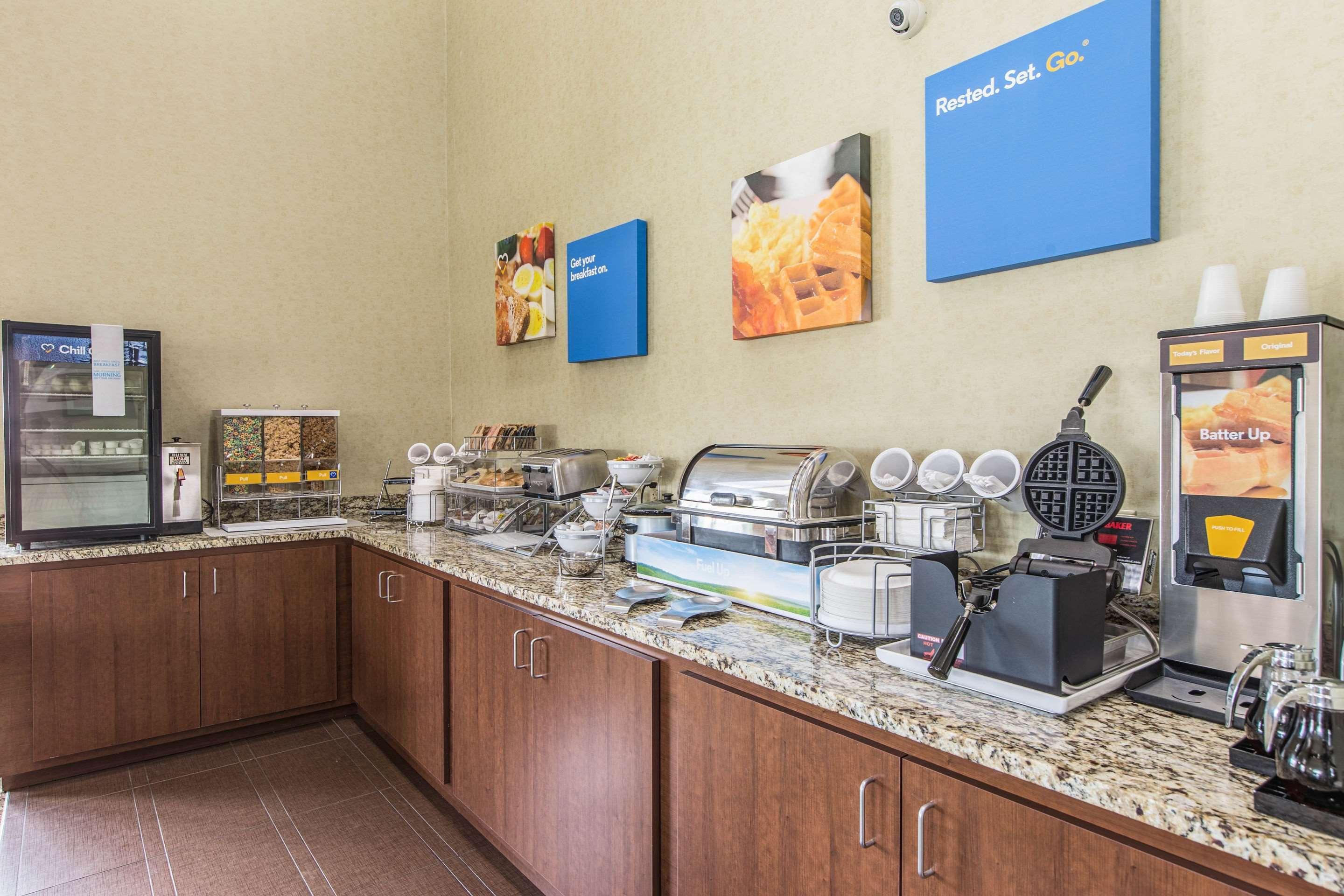 Comfort Inn & Suites Greenwood Near University Екстериор снимка