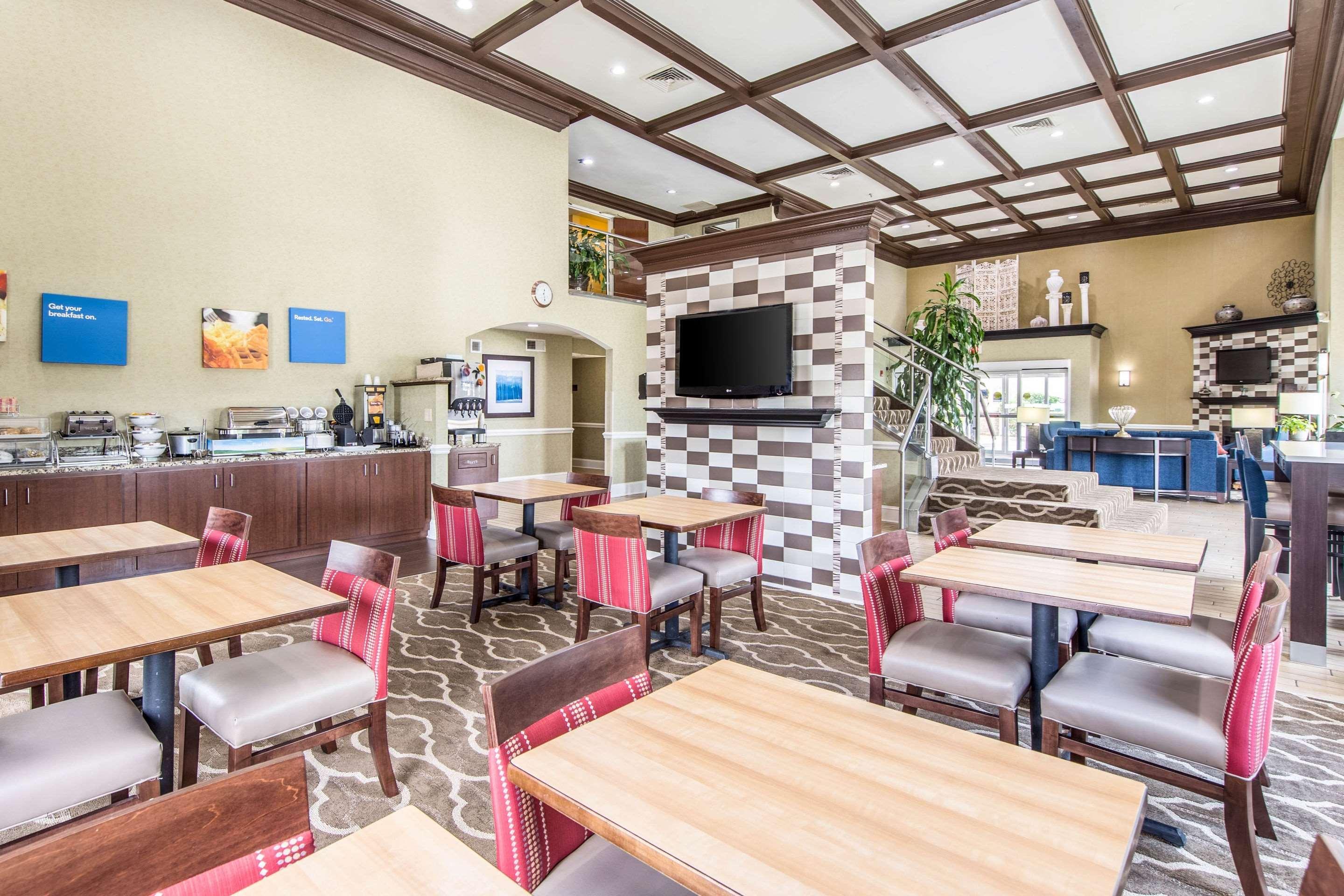 Comfort Inn & Suites Greenwood Near University Екстериор снимка