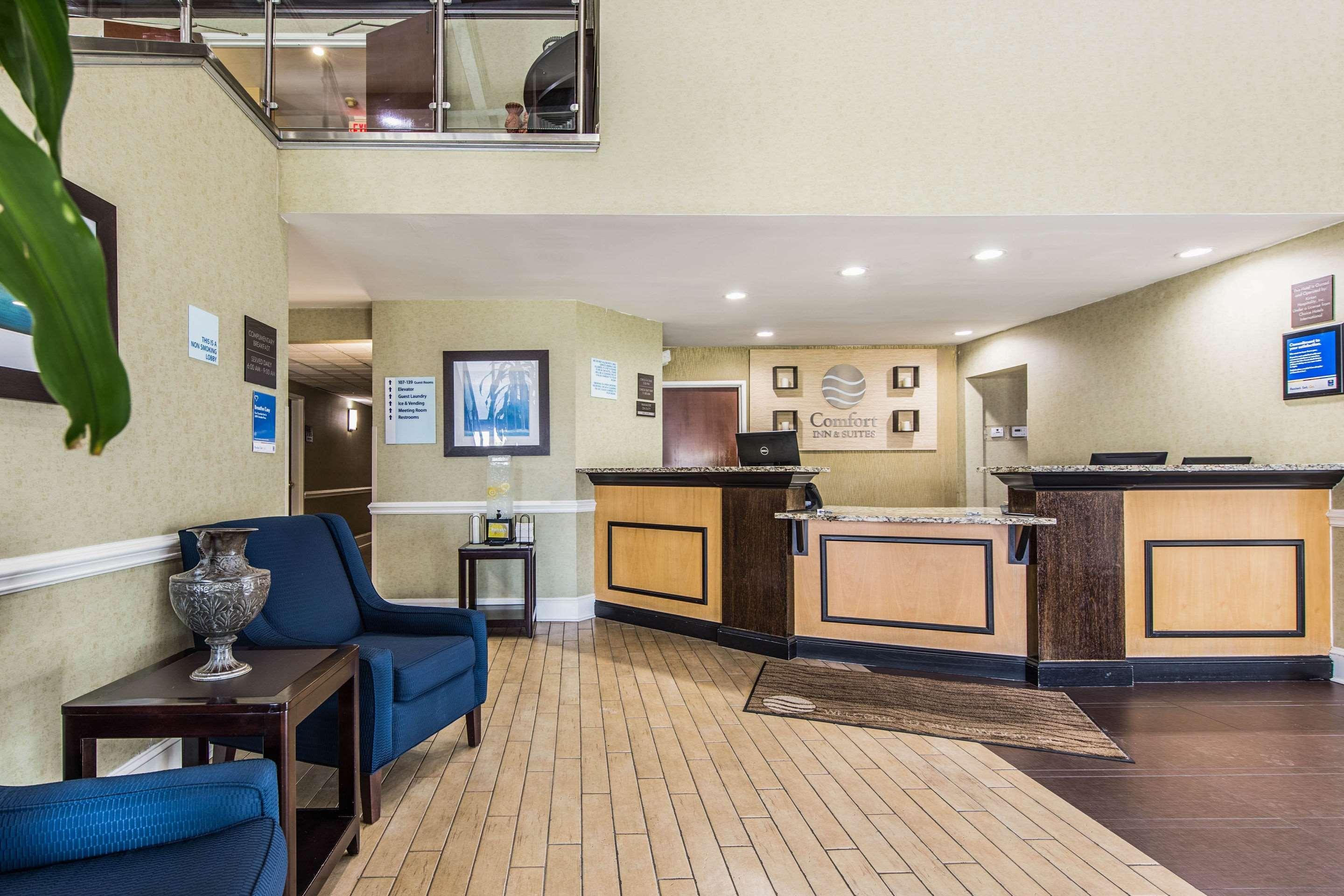 Comfort Inn & Suites Greenwood Near University Екстериор снимка