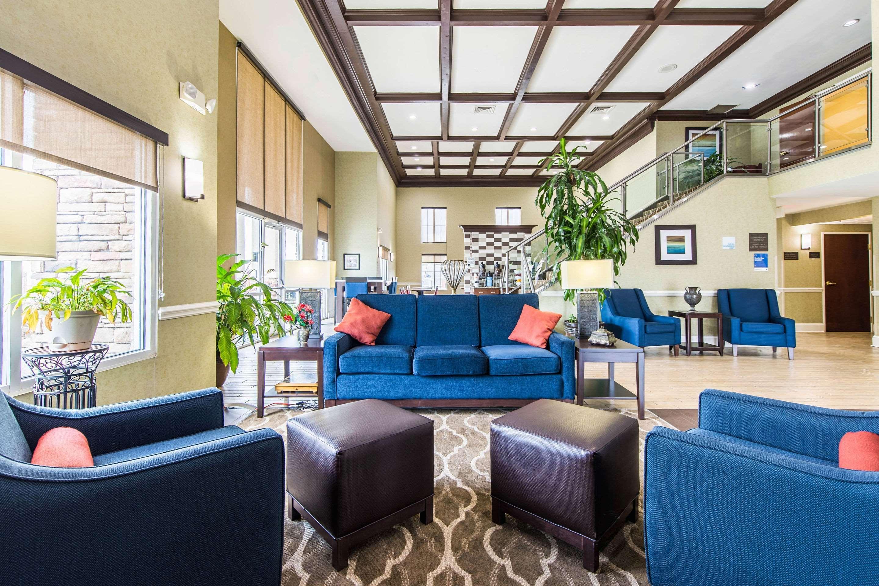 Comfort Inn & Suites Greenwood Near University Екстериор снимка