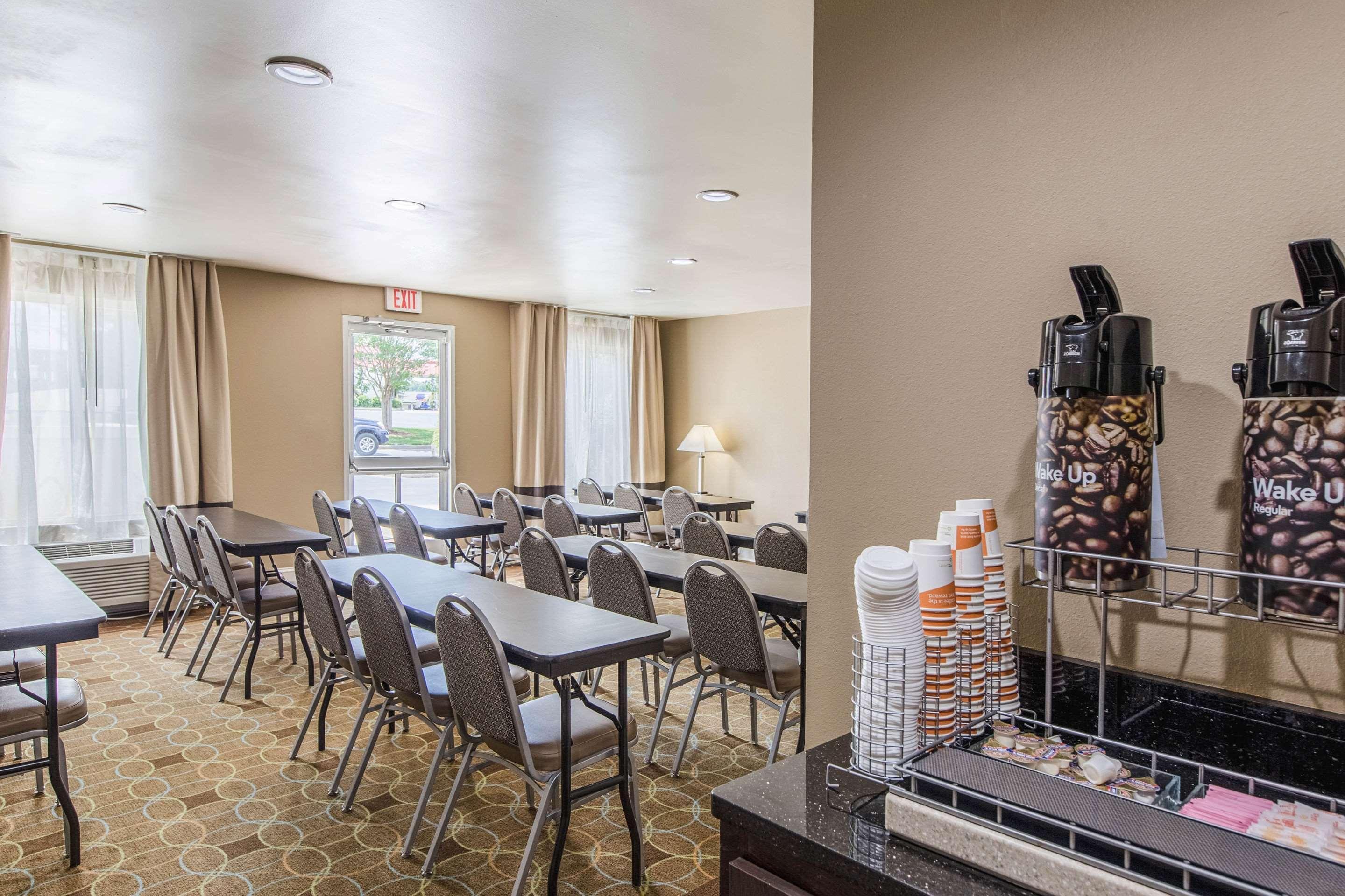 Comfort Inn & Suites Greenwood Near University Екстериор снимка