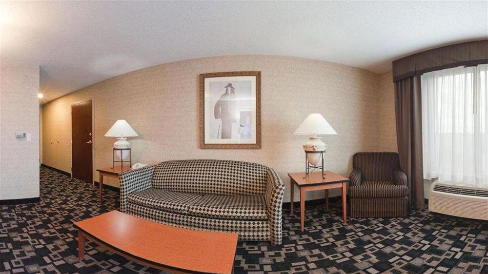 Comfort Inn & Suites Greenwood Near University Екстериор снимка