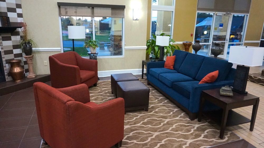 Comfort Inn & Suites Greenwood Near University Екстериор снимка