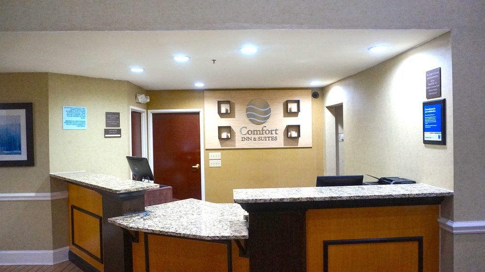 Comfort Inn & Suites Greenwood Near University Екстериор снимка