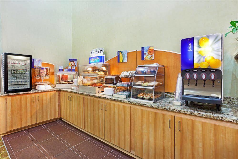 Comfort Inn & Suites Greenwood Near University Екстериор снимка