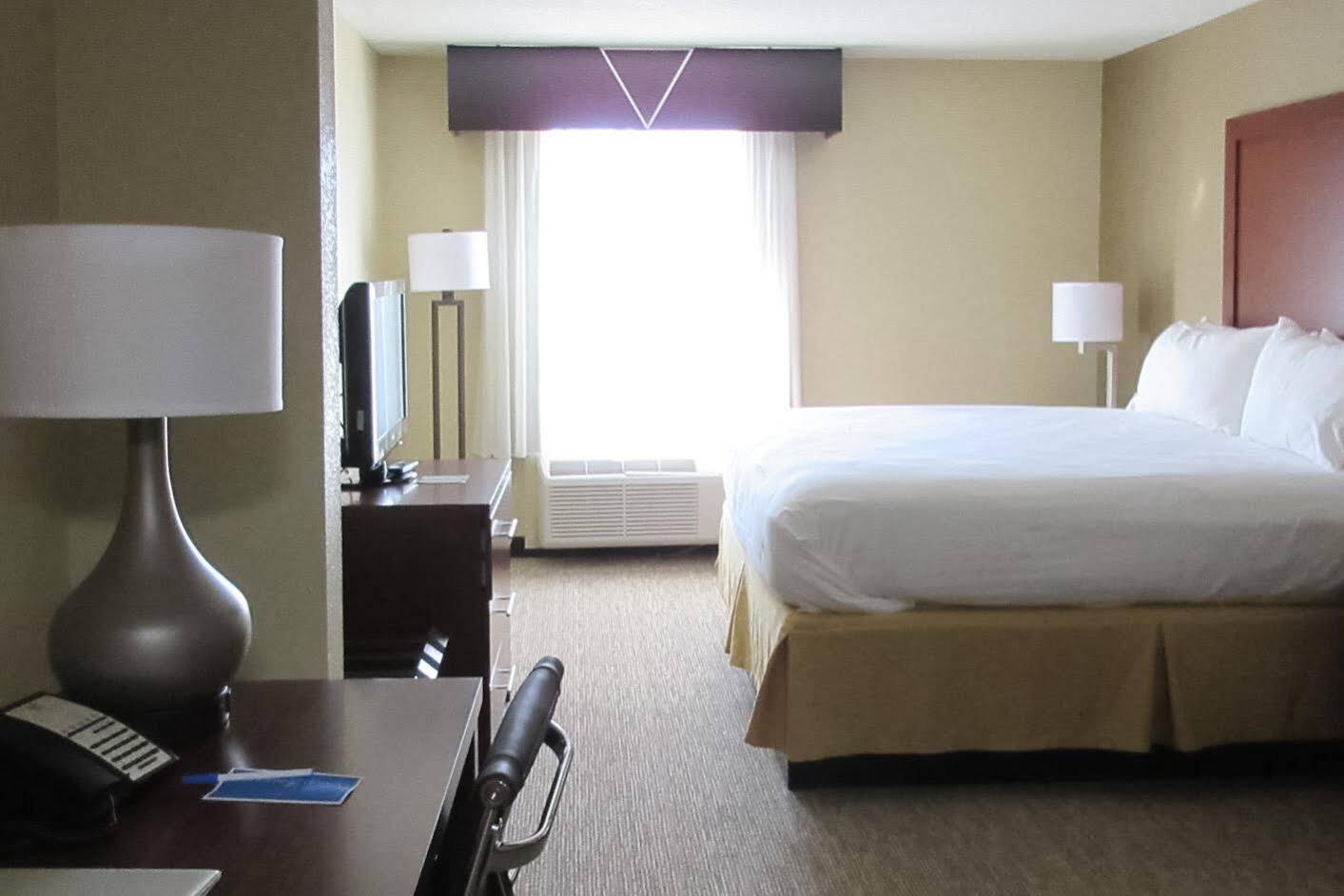 Comfort Inn & Suites Greenwood Near University Екстериор снимка